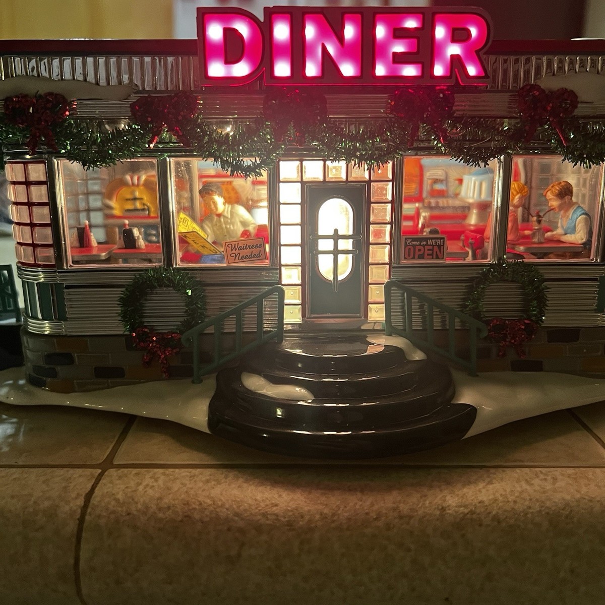 Department 56 Snow Village Shelly's Diner Retiring 55008 Retired