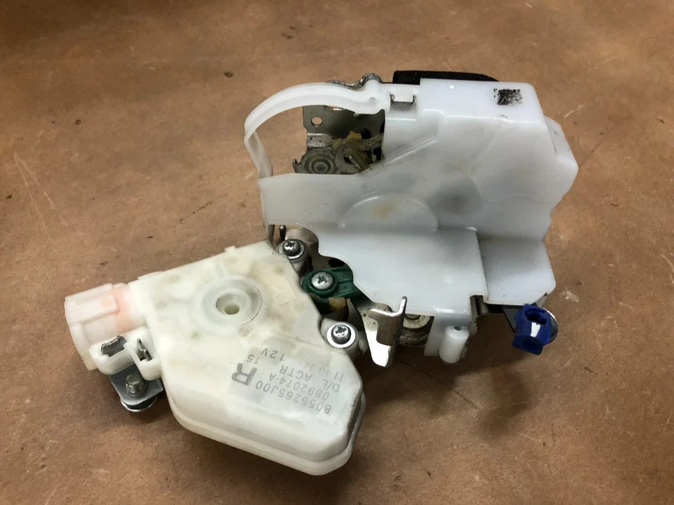 Actuador de pestillo de puerta levadiza Suzuki Grand Vitara 2012 2006-2012 Foto 4 de 4