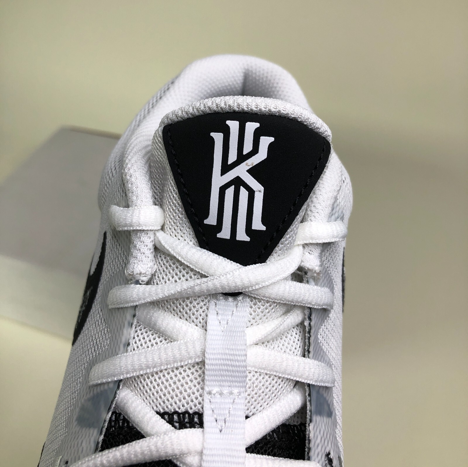 Nike Kyrie Flytrap 6 White Black Athletic Shoes Men's Size 8.5-11.5 (DM1125-101)