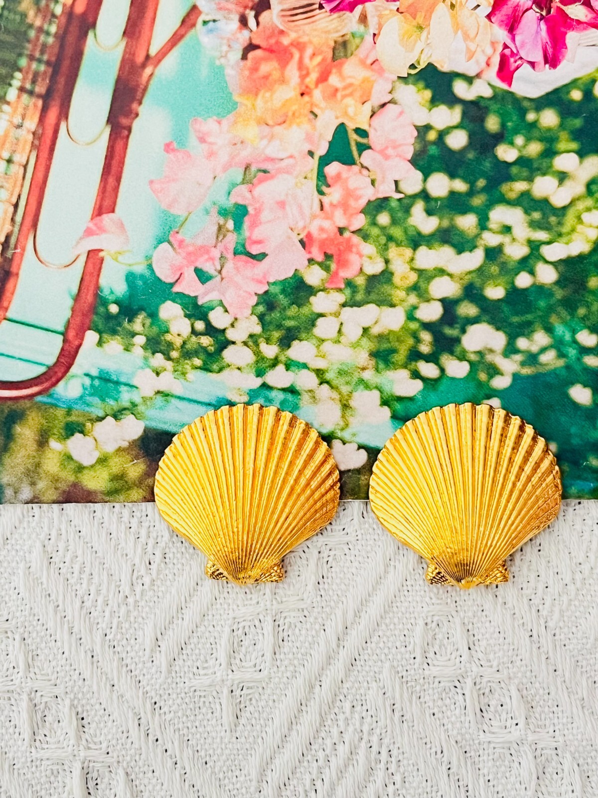 Orecchini Yves Saint Laurent YSL Vintage Massiccio Texture Vivido Grande Conchiglia Clip