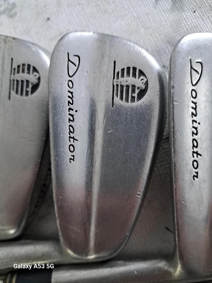 SUPERB SET OF MENS SLOTLINE DOMINATOR GOLF IRONS, RIGHT HANDED, 3-8 PLUS PW & SW - Image 2 of 4