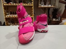 Talla 8 - Nike LeBron Soldier 10 Think Pink 2016