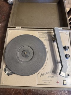 Vintage Audio Plus AV15TX School Portable Record Player 3 speeds WORKS GREAT