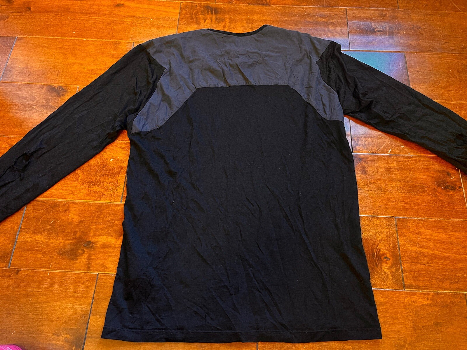 ARC'TERYX Camicia girocollo donna Arcteryx Veilance taglia small nero grigio *strappi difettosi*