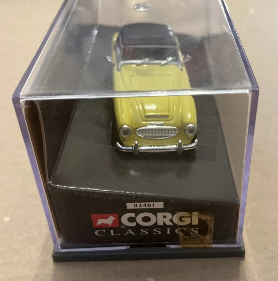 1:43 Corgi Austin Healey 3000 Soft Top yellow & black - Image 3 of 3