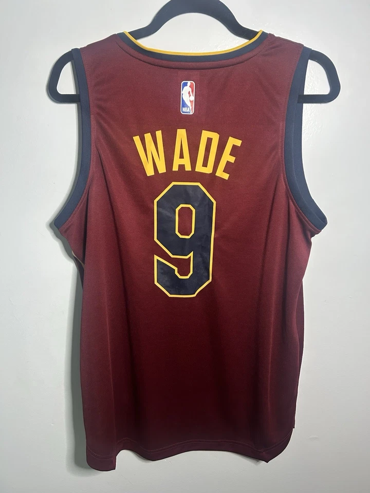 Новая без ценников мужская футболка Cleveland Cavs Dwayne Wade размер Small Red Fanatics - Изображение 2 из 2