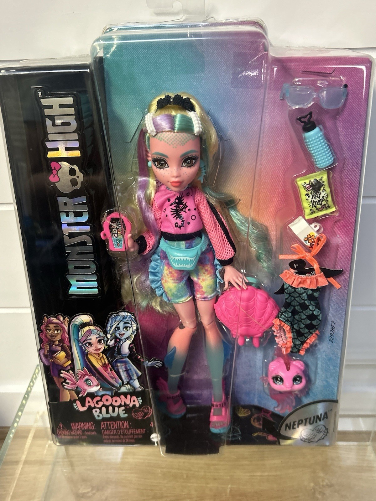 New Mattel Monster High - Laguna Blue - With Neptuna - NIB