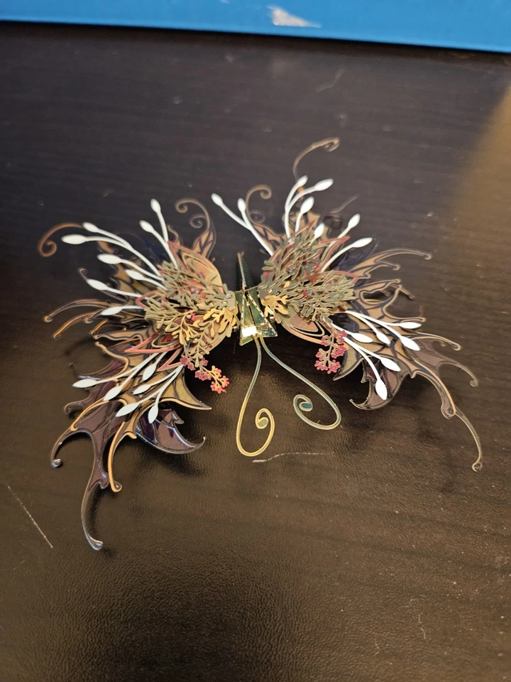 Hermoso rompecabezas de metal 3D Butterfly completado, 4,5x4,5 pulgadas Foto 2 de 4