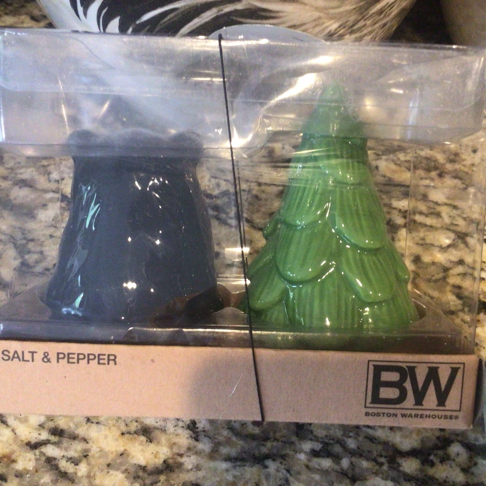 Salero y pimentero Boston Warehouse Bear & Pine Tree NUEVO Foto 2 de 2