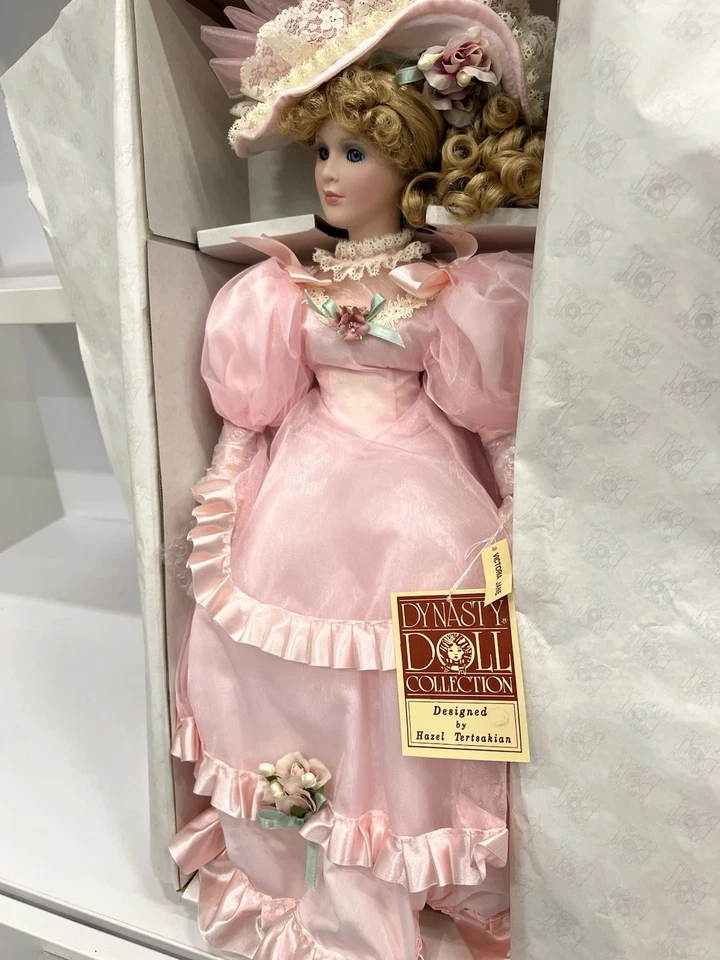 Dynasty Doll Collection 娃娃 Victoria Jane 年度娃娃 1995 年带真品证明 — 第 2/4 张图片