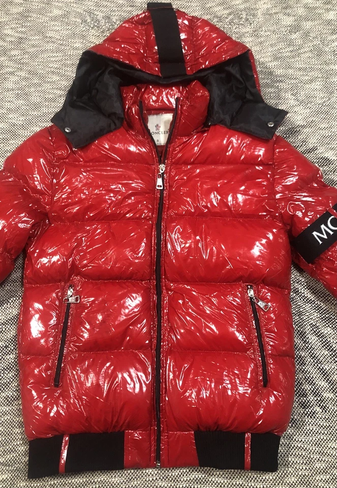 Moncler 闪亮红色 Puffer 夹克 S 码 — 第 2/4 张图片