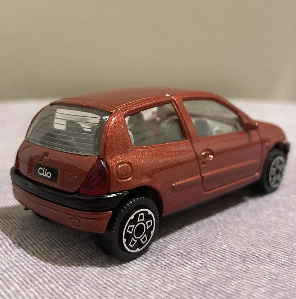 Voiture Miniature Renault Clio 2 II 1/43 en Métal Bburago vintage Très bon état - Photo 3/4