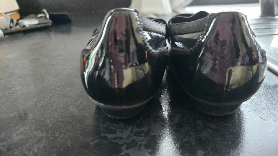 CLARKS Hallo Star  Black Patent Elasticated Mary-Jane Pumps  UK 4D - Image 3 of 4