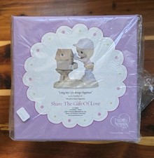 Vtg. 2011 Precious Moments CC129001 Share The Gift Of Love Figurine NEW IN BOX