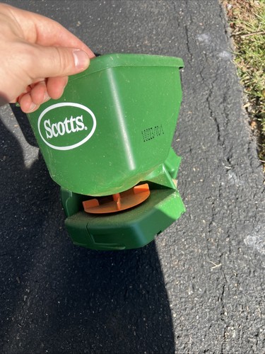 Scotts Easy Green Hand Held Spreader Seed Fertilizer Grass Plant Salt 71030 Lawn - Picture 4 of 8