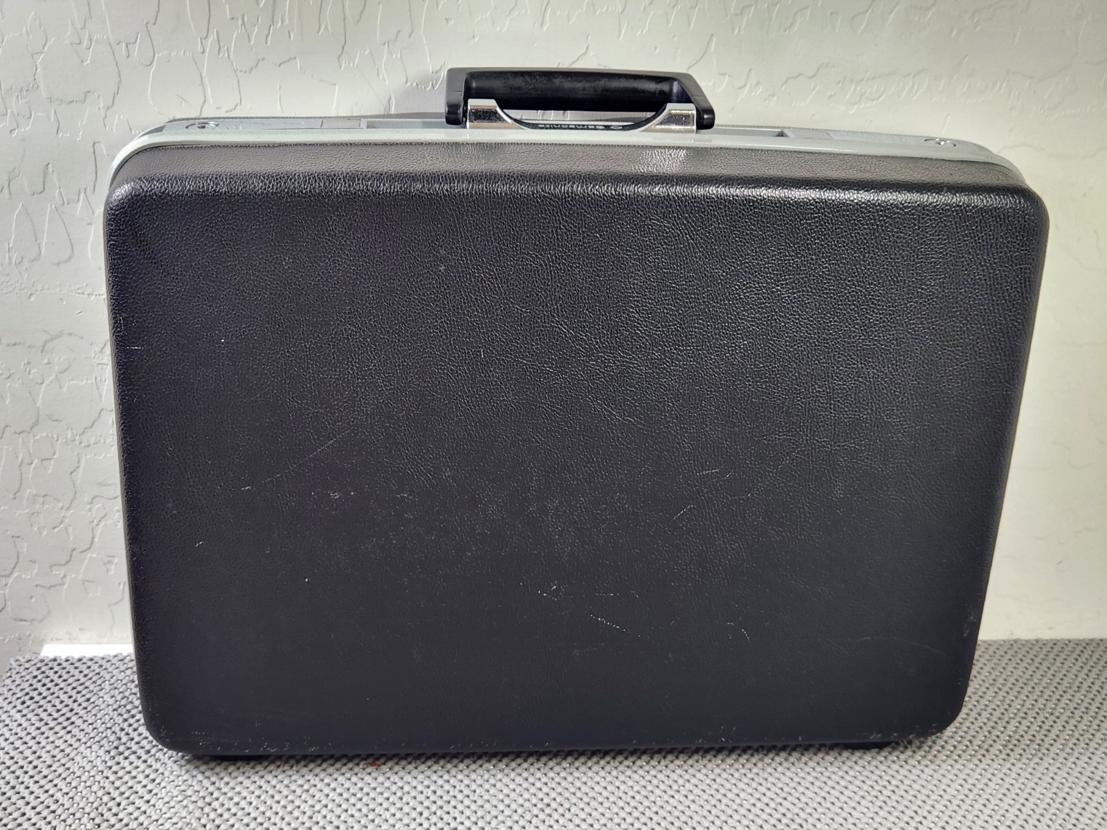 Samsonite Classic Black Hard Shell BriefCase 18x1… - image 1