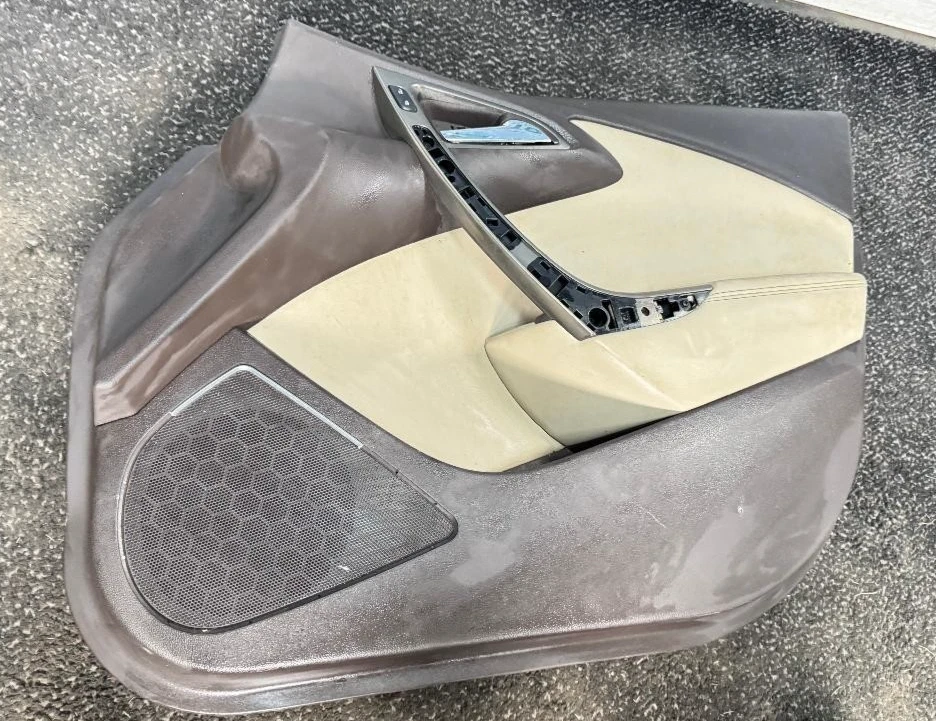 2012-2017 BUICK ENCLAVE 前门板 P/N 22857305 正品 原始设备制造商 二手 — 第 3/4 张图片