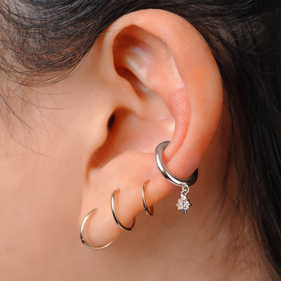 Pendientes Huggie de plata de ley 925 blancos cultivados en laboratorio con clip en la oreja Foto 4 de 4