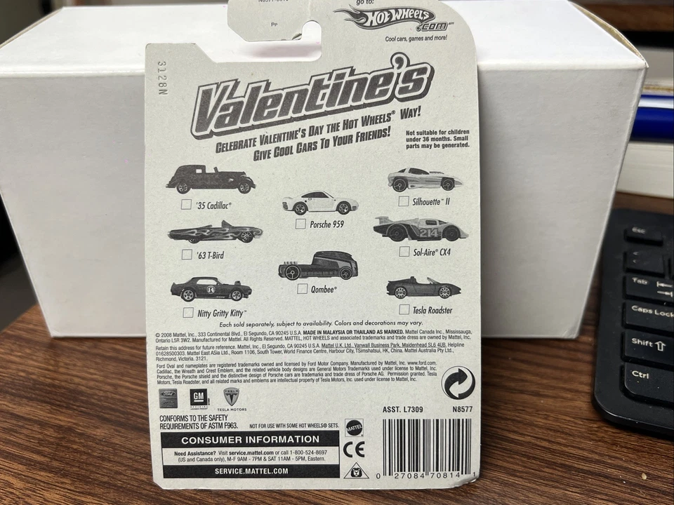 1/64 Hot Wheels Valentines Day Porsche 959 White N8577 - Image 2 of 2