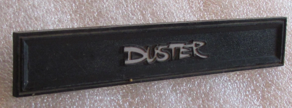 Insignia emblema puerta interior PLYMOUTH DUSTER 1970, 1971 y 1972 original OEM Foto 2 de 4
