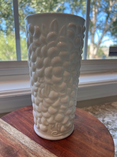 Vintage Heavy Milk Glass Grape Leaf Pebble Pattern Vase Indiana Glass 7.5" Tall - Picture 9 of 9