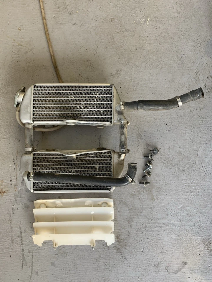 🔥 2003-2005 Yamaha YZ450F OEM Left/ Right Radiator Set 5TA-12461-00-00 🔥 - Image 2 of 3