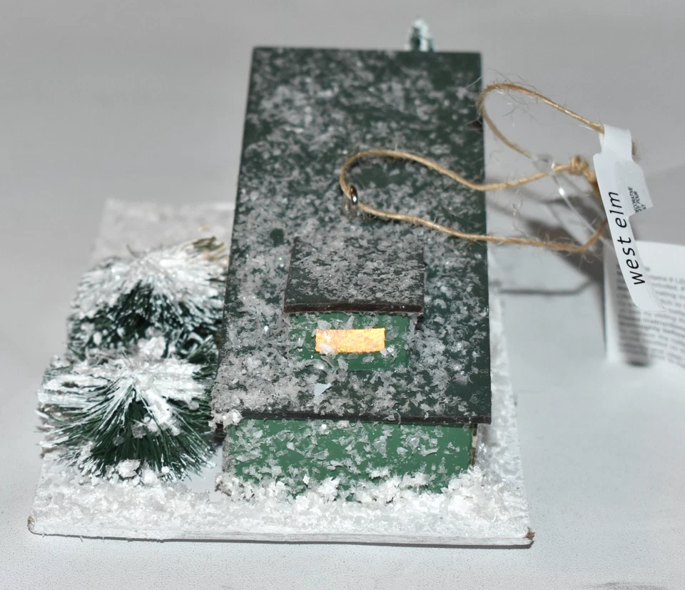 Casa de papel iluminada MCM moderna de mediados de siglo West Elm adorno de Navidad Foto 4 de 4