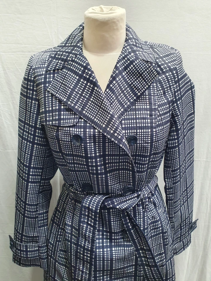 Nuevo con etiquetas Principles Check Rain Resist Cinturón Mid Mac, Azul Marino/Blanco - Reino Unido 10 Foto 3 de 4