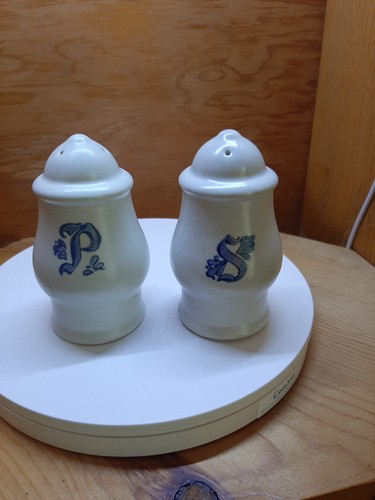 Pfaltzgraff Yorktowne Salt/Pepper Shakers Blue Foral Kitchen