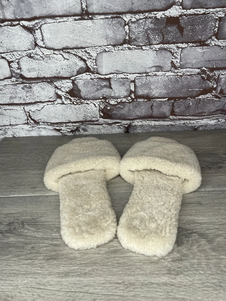 Raye Sherp Ivory Cream Faux Fur Slippers Casual Sandals Women’s Sz 7M US/38EU - Image 4 of 4