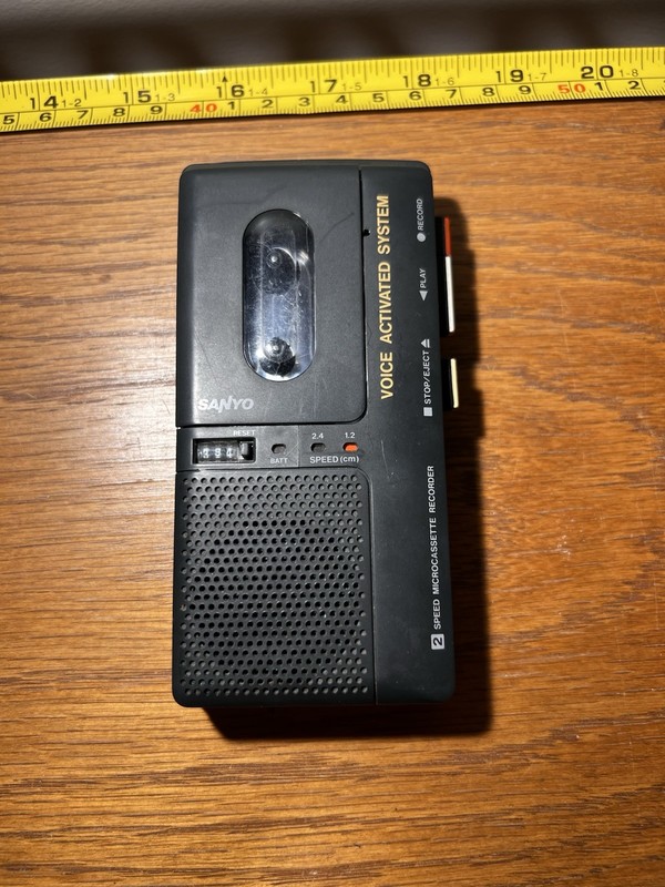 Sanyo M5497 Microcassette Recorder & Player 2-Speed TESTED READ DESCRIPTION