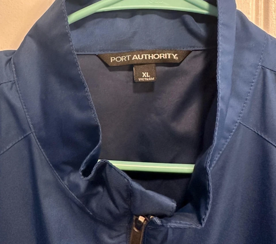 Hard Rock Casino Biloxi  XL Adult full zip navy blue windbreaker - Image 3 of 4
