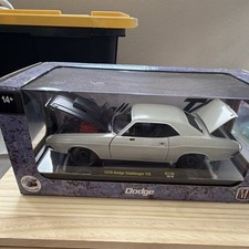 2003 ERTL 50239A Supercar Collectibles 1970 Dodge Challenger T/A 1 18 Diecast
