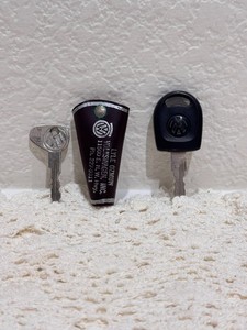 Vintage VW Volkswagen Keys Lot w Dealer Key Pouch AH Key 31K032 Beetle Bug