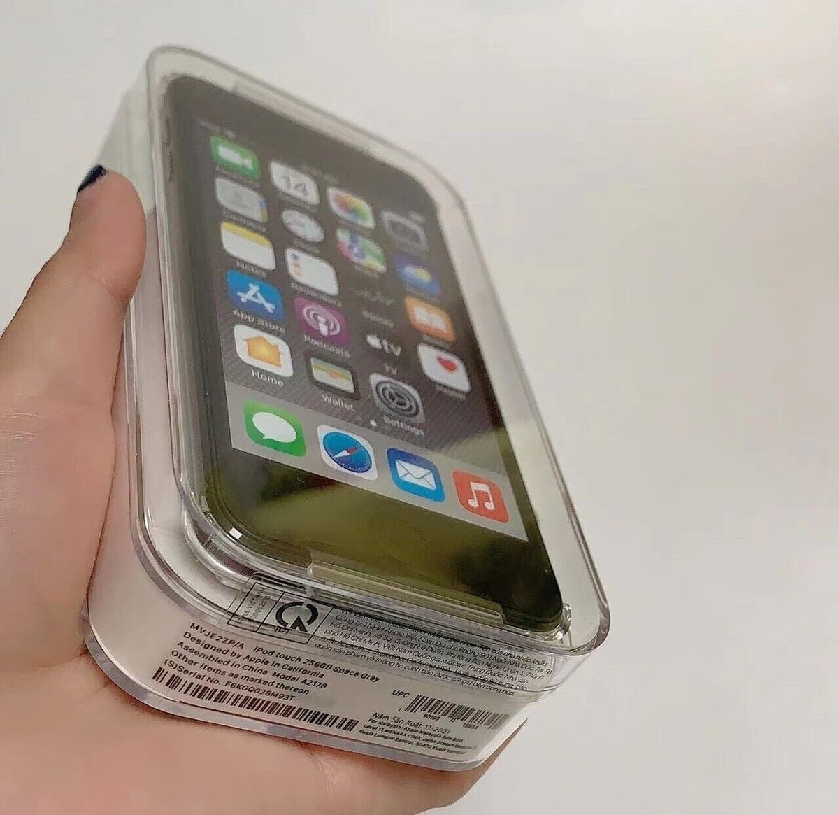 🍎🍎New Apple iPod touch 6th Generation Gray 64GB Sealed Retail