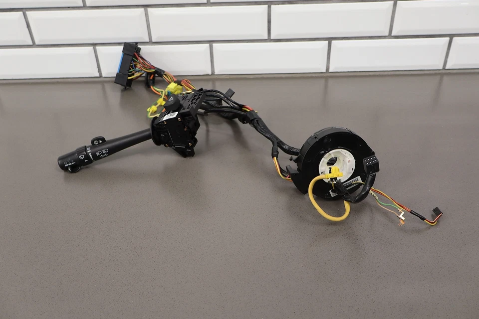 2003-2007 Hummer H2 Column Clockspring W/Harness *Broken Plug* - Image 4 of 4