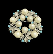 BROOCH SARAH COVENTRY ALASKAN SUMMER SILVER WREATH FAUX PEARL TURQUOISE 1961