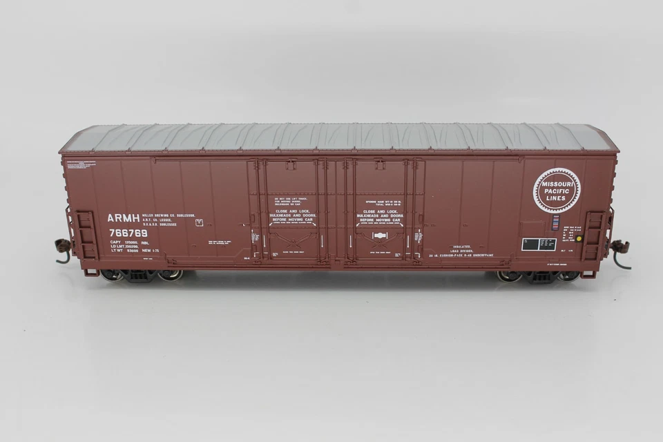 ATHEARN RTR ATH96932 MISSOURI PACIFIC 50' DOUBLE-PLUG DOOR BOXCAR ROAD NO. 76676 - Image 2 of 4