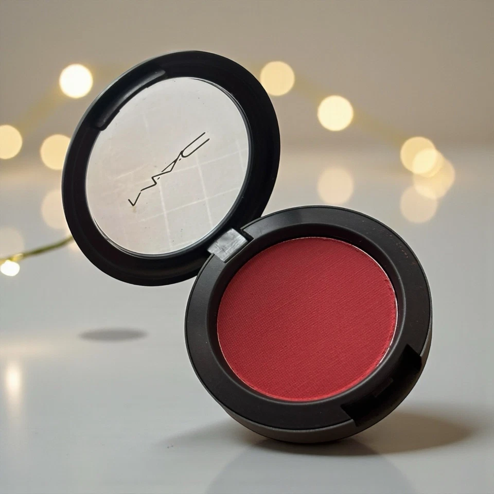 M·A·C Powder Blush Fard à Joues, shade: TRUE RED - 0.21 oz original TALC formula - Image 3 of 4