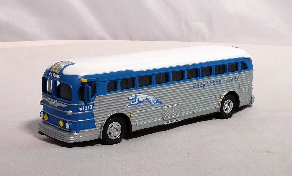 M.T.H. Trenes eléctricos fundidos a presión Greyhound & TootsieToy Greyhound -Scenic Cruiser Foto 4 de 4