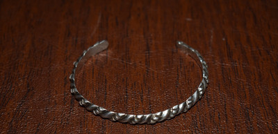 WOMAN'S VINTAGE BAKER .925 STERLING TWIST SILVER BRACLET (H)