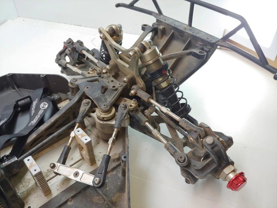 Chasis deslizante Losi 5ive-T 2.0 1/5 4x4 Desert Truck ELÉCTRICO CONVERTIDO Foto 4 de 4