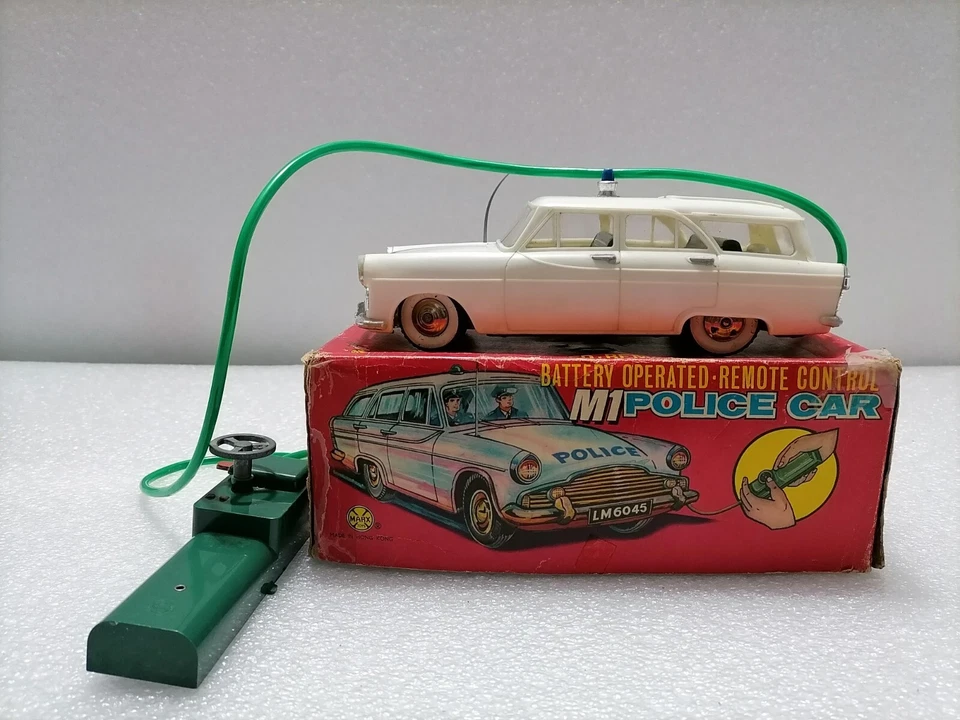 FORD ZEPHYR Police Car M1 - Vintage Remote control toys , MARX TOYS 1960s - Image 2 of 4