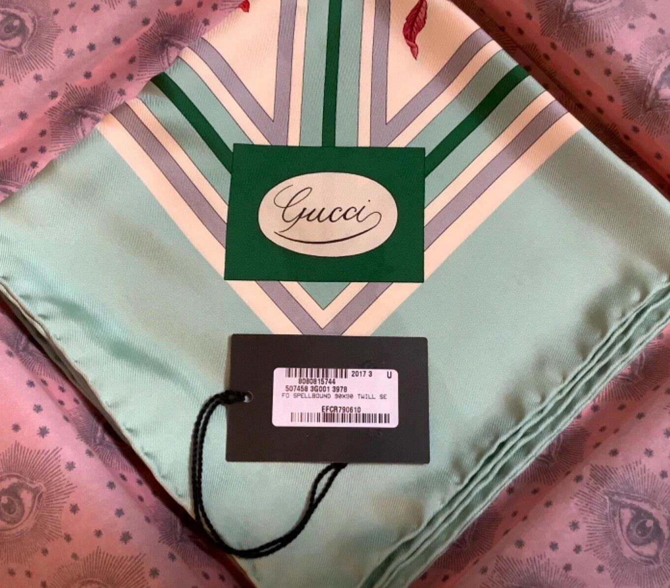 Foulard en soie Gucci Garden Spellbound Accornero 90 x 90 neuf avec étiquette dans sa boîte et sac neuf avec étiquette