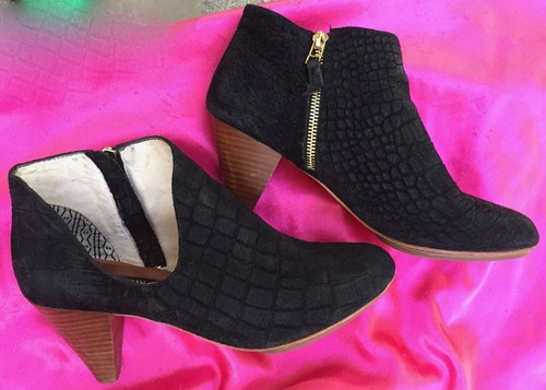 Matt Bernson Jagguar Croc Embossed Cutout Ankle Booties Sz 9 Heels black suede - Picture 6 of 6