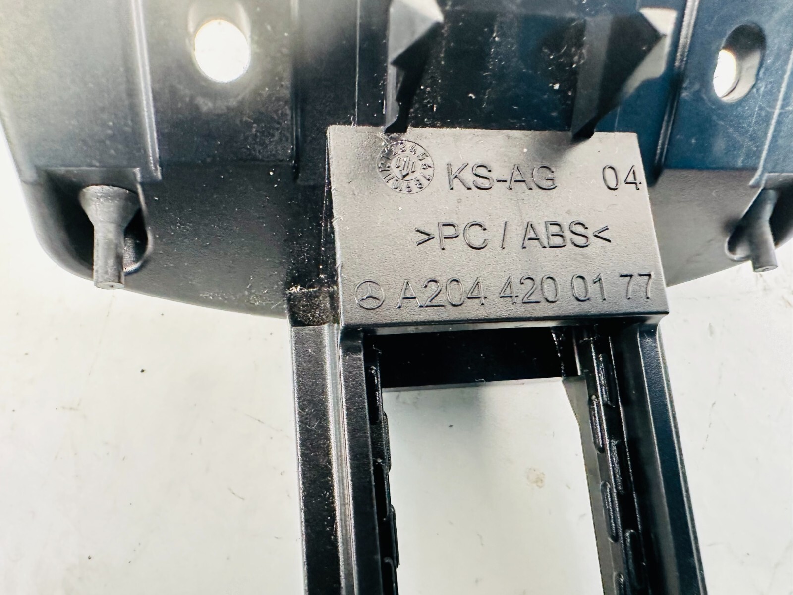 08 14 MERCEDES C300 W204 EMERGENCY PARKING PARK BRAKE RELEASE HANDLE