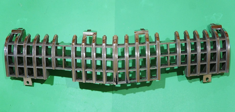 1975 Cadillac Eldorado OEM grade inferior frontal - Imagem 2 de 4