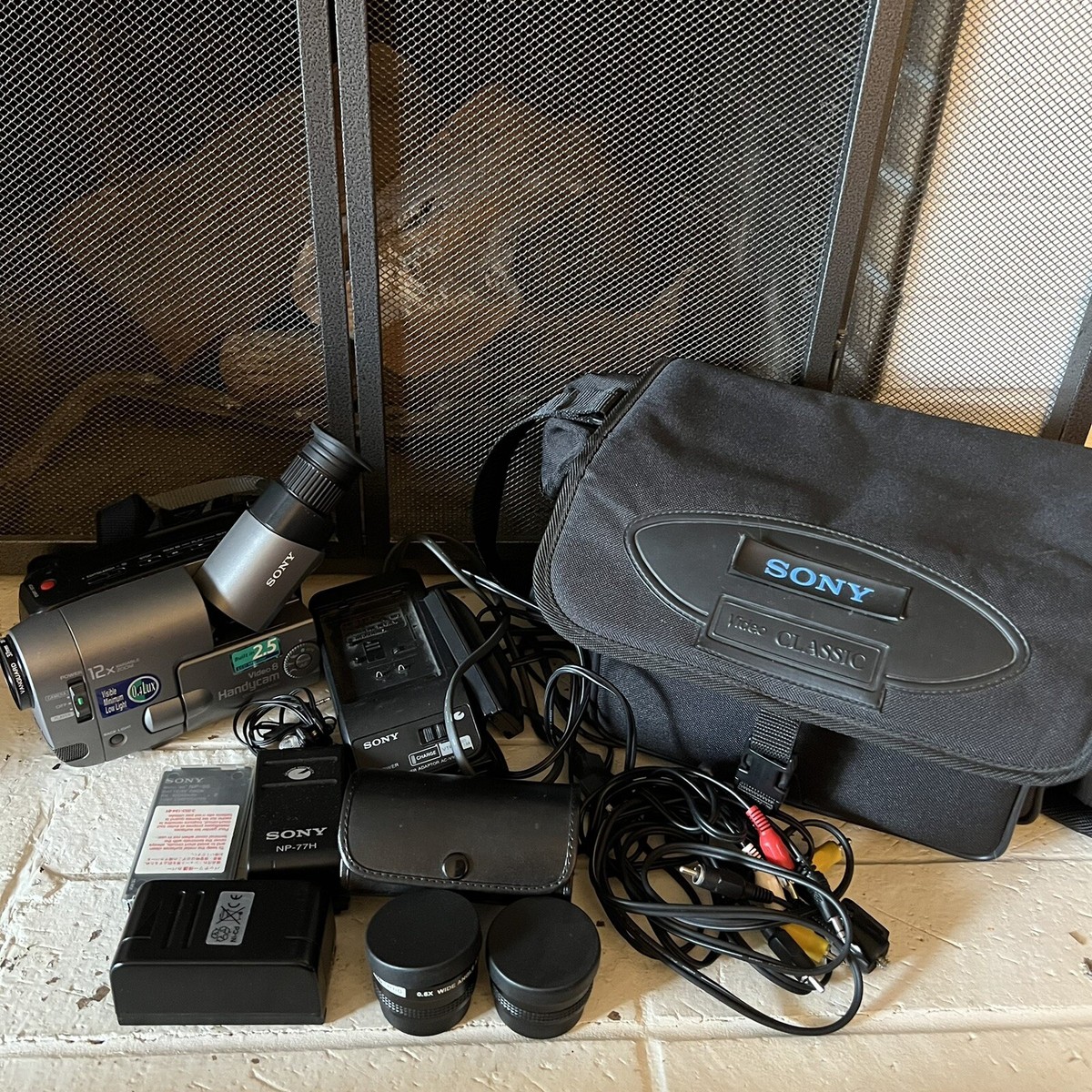 Sony CCD-TRV11 Video 8 Handycam w/ Accessories UNTESTED | eBay