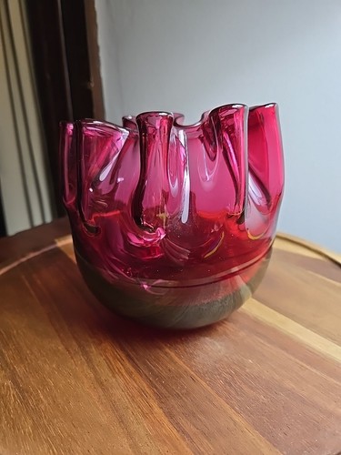 Vintage Cranberry Pilgrim Handkercheif Vase 5 In With Sticker - Picture 5 of 13