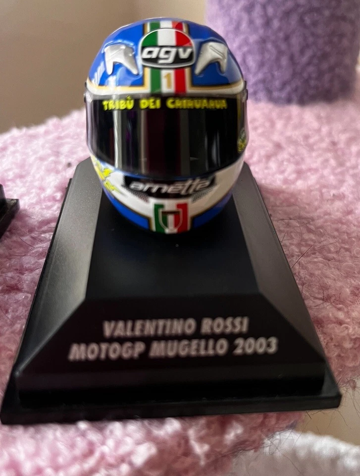 MINICHAMPS 1/8 VALENTINO ROSSI 2003 MOTO GP AGV BIKE HELMET - Image 4 of 4